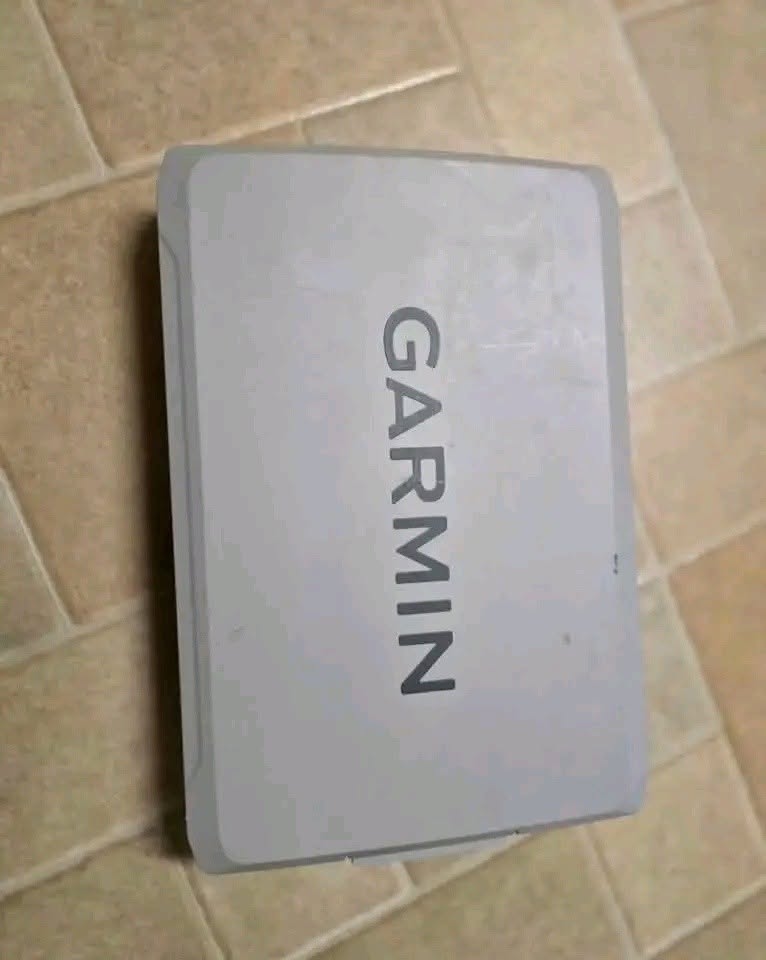 Garmin ECHOMAP Ultra 2 126sv — 12" Chartplotter / Fishfinder Combo - Image 2
